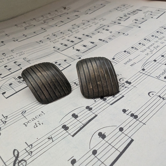 Vintage Metal Striped Earrings - Picture 2 of 7